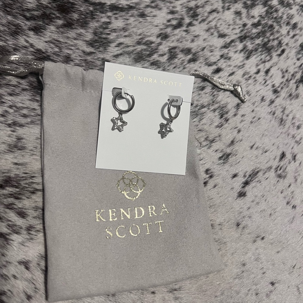 Kendra Scott Star Huggies Silver